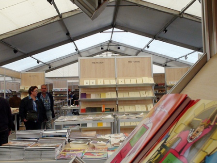 Recuerdo al poeta Fernando Ortiz en la Feria del Libro La jornada de mañana tendrá un marcado carácter poético gracias a la presentación del libro ‘Poesía de una vida. Antología Poética’ (1979-2011), de Fernando Ortiz. El profesor, poeta e investigador, Manuel Ángel Vázquez Medel, y la diputada Provincial de Cultura e Identidad, Guillermina Navarro, presentarán esta recopilación de textos literarios en la Casa de la Provincia a las 20 horas. /zaniahgrupotecnico