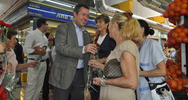 Juan Espadas ha estado esta mañana en el Tiro de Línea y San Diego