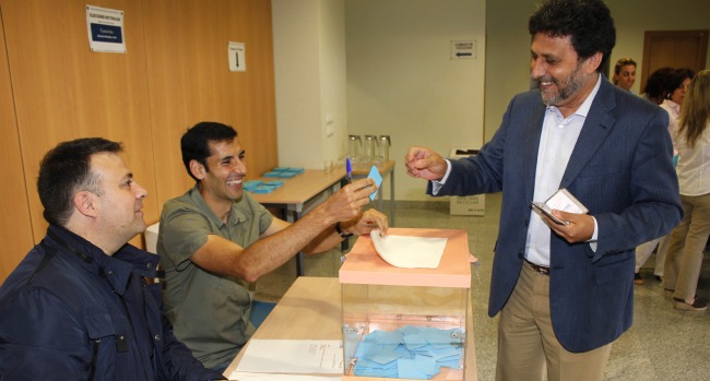 juan-jimenez-voto-rector-upo-190511