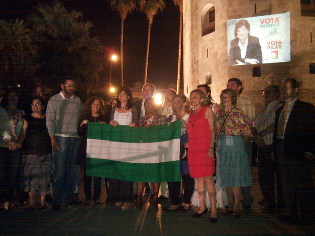 El Partido Andalucista junto a la Torre del Oro, donde empezaron la campaña