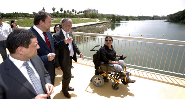 Rey, Monteseirín, Fernández Palomares y Vega hoy sobre el nuevo puente