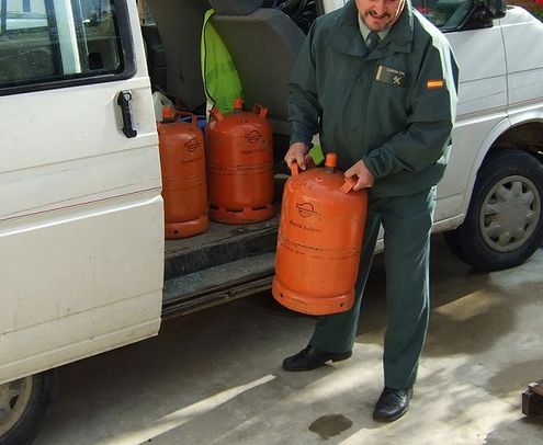 Los detenidos, vecinos de Villamanrique, vendían las bombonas a particulares a precio más bajo que el de mercado