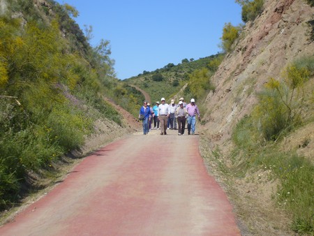 Entre las actividades programadas para el XIII Día Nacional de las Vías Verdes se organizó una marcha senderista por la comarca de la Sierra./A.Copete