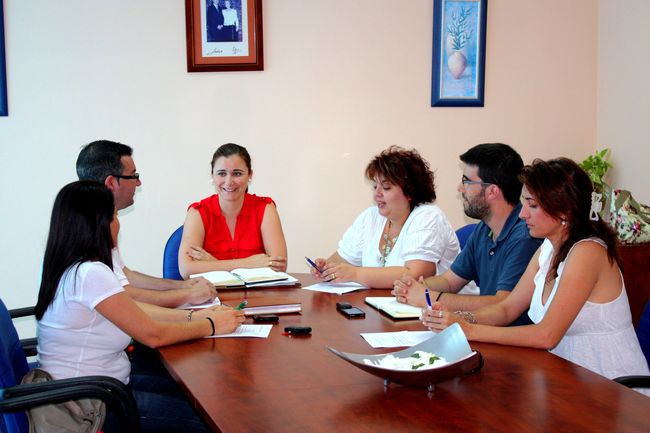 Margarita Gutiérrez reunida ayer con su nuevo equipo de gobierno