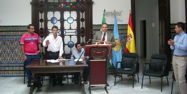 francisco-jose-serrano-pleno-constitucion-ayuntamiento-montellano-110611
