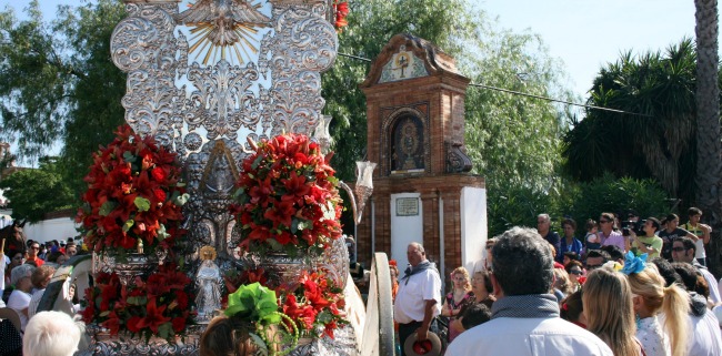 Simpecado de la Hermandad del Rocío de Espartinas, año 2010
