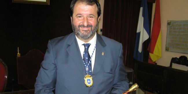 juan-avila-gutierrez-pleno-constitucion-ayuntamiento-carmona-110611