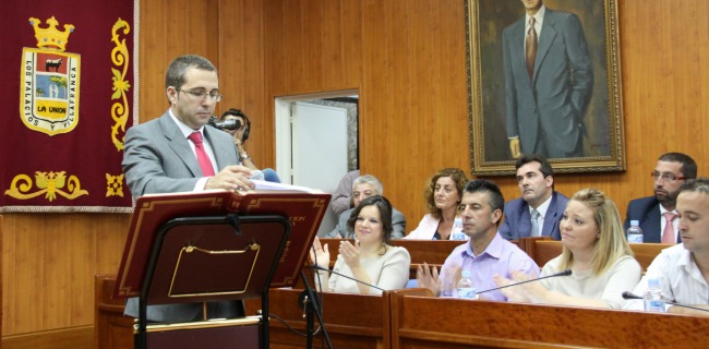juan-manuel-valle-pleno-constitucion-ayuntamiento-110611