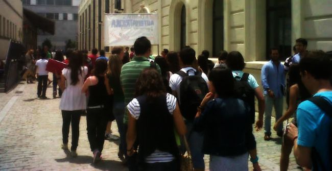 manifestacion-estudiantes-derecho-us-090611