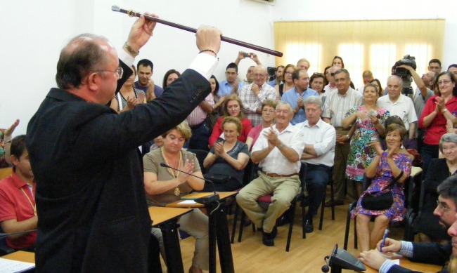 manuel-camino-pleno-constitucion-ayuntamiento-gines-110611