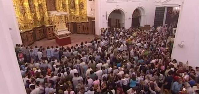 Imagen del interior de la ermita pasadas las 00:15 horas/Canal Sur TV