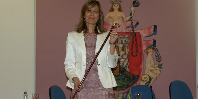 toma-posesion-alcaldesa-osuna-rosario-andujar-110611