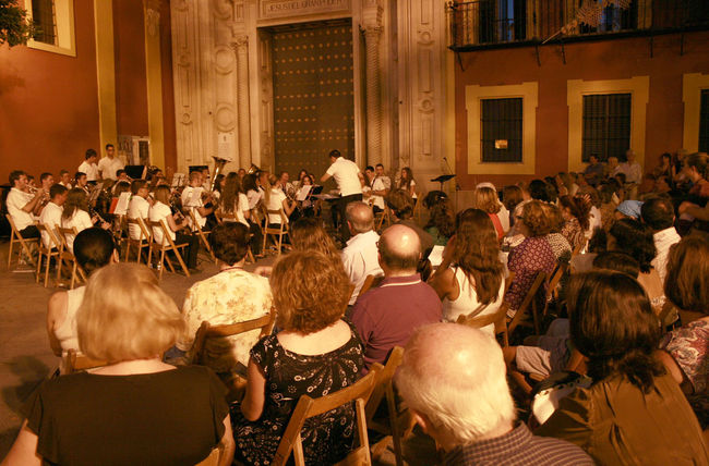 La Plaza de San Lorenzo acogió el acto que conmemoró los 75 años del estreno de la composición de Infante y Castillo