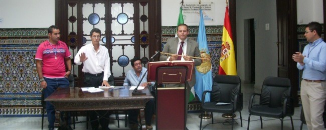 Toma de Posesión del candidato de IU como alcalde gracias al apoyo del PP el pasado mes de junio
