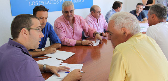 reunion-ayuntamiento-gran-poder-los-palacios-080711