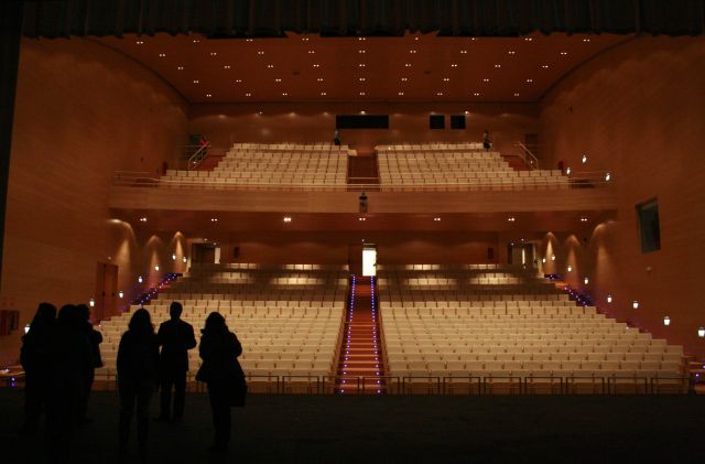 El nuevo teatro, con casi mil localidades, fue inaugurado antes de las elecciones municipales de 2011