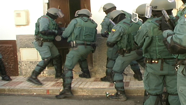 guardia-civil-puesto-droga-alcala-del-rio-040811