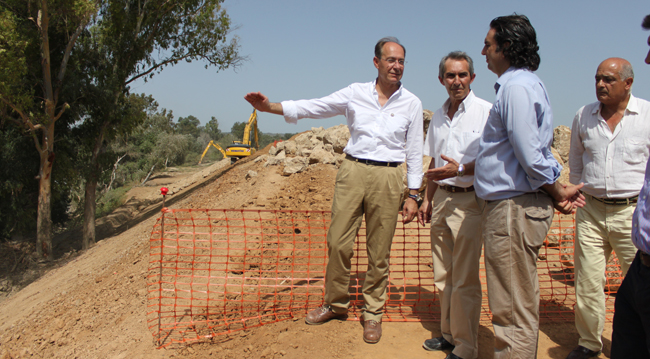 jose-juan-diaz-trillo-visita-obras-muro-lora-090811