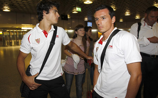 jugadores-sevilla-aeropuerto-170811
