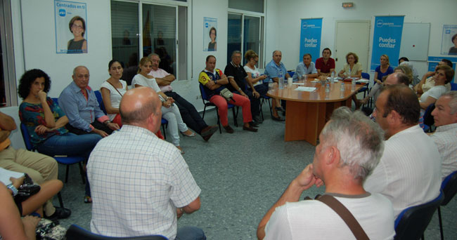 Reunión de comerciantes en la sede del PP de Alcalá