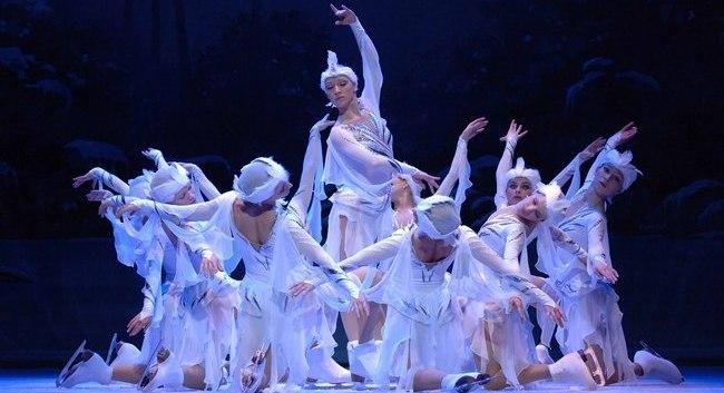 el-lago-de-los-cisnes-sobre-hielo-2