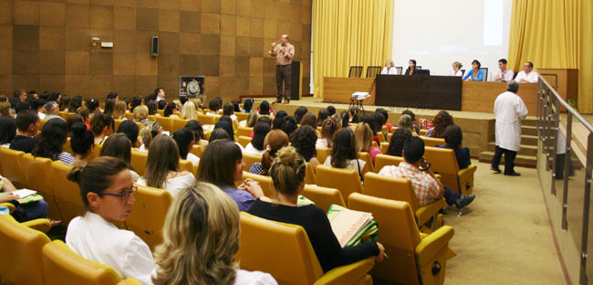 Más de 400 estudiantes de secundaria harán sus prácticas en los centros hospitalarios de la provincia de Sevilla