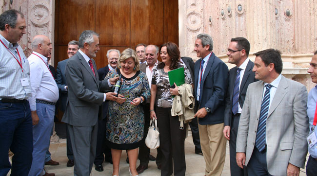 grinan-clara-aguilera-parlamento-280911