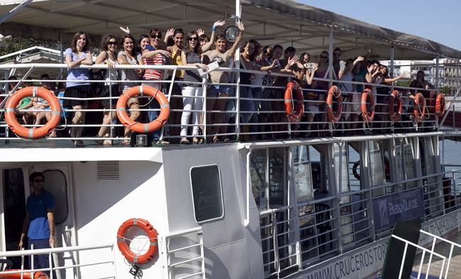 paseo-barco-estudiantes-erasmus-upo-120911