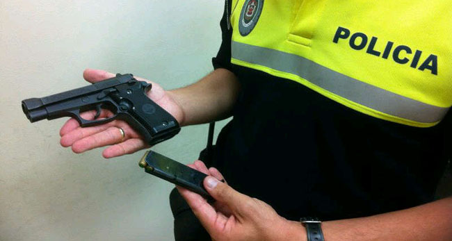 pistola-incautada-gorrilla-sevilla-170911