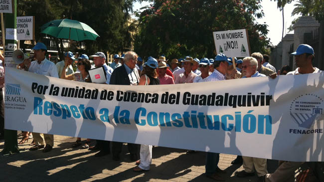 protesta-comunidad-regantes-andalucia-parlamento-130911