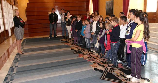 fuensanta-coves-radiominiatura-parlamento-251011