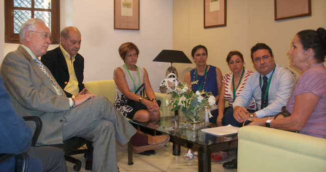 reunion-pp-dos-hermanas-parlamento-cierre-residencia-051011