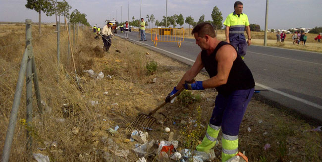 voluntarios-limpieza-carmona-241011