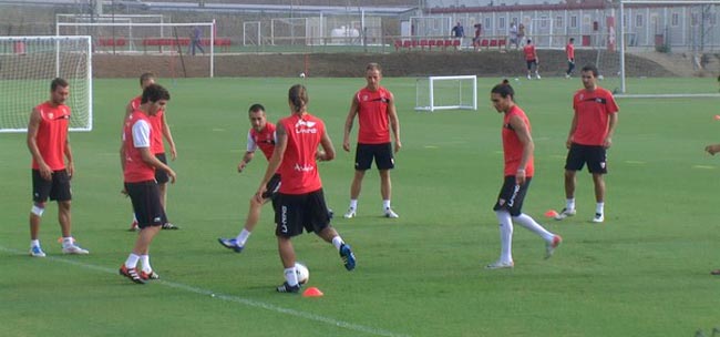 entrenamiento-sevilla-oficial-021111