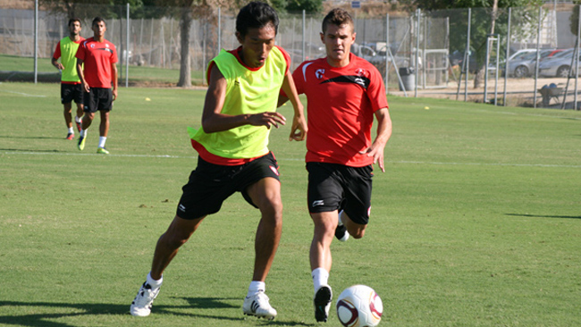 ibusuki-entrenamiento-sevilla-oficial-041111