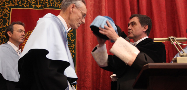 john-elliot-joaquin-luque-241111