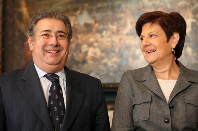 Zoido y Cruz Villalón esta mañana en el Ayuntamiento de Sevilla