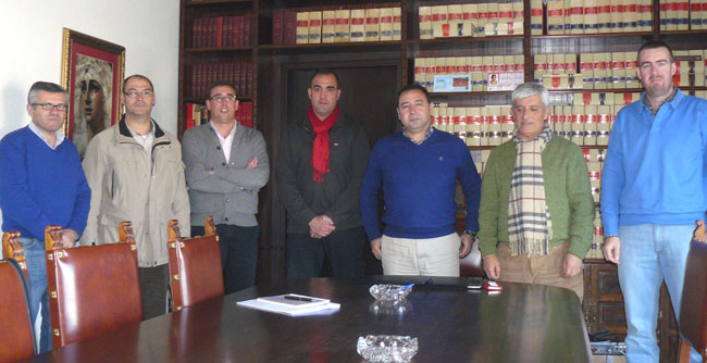 alcalde-firma-acuerdo-junta-personal-180112