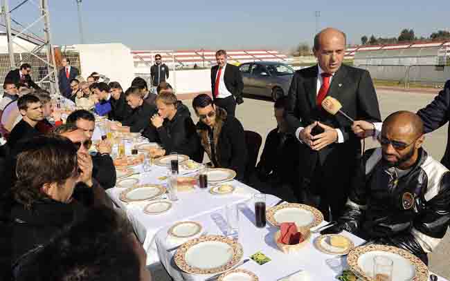 del-nido-almuerzo-jugadores-sevilla-190112