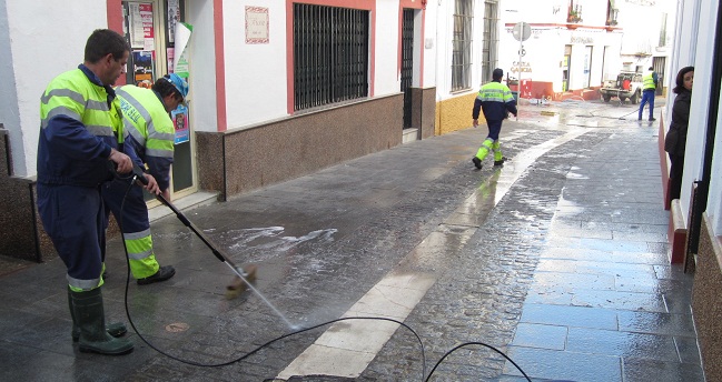 limpieza-calles-carmona-navidad-110112