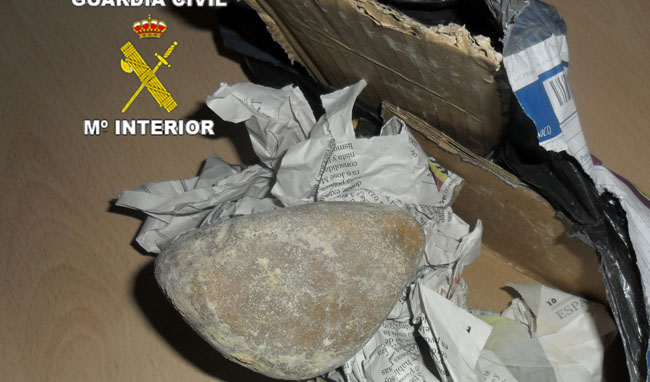 piedra-por-movil-guardia-civil-carmona-240212