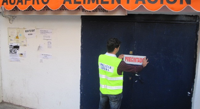 precintado-tienda-alimentacion-policia-local-120212