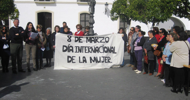 lectura-manifiesto-dia-mujer-olivares-080312