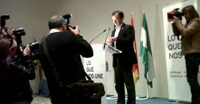 El candidato de UPyD, Martín de la Herrán, ha iniciado la campaña en Sevilla/SA