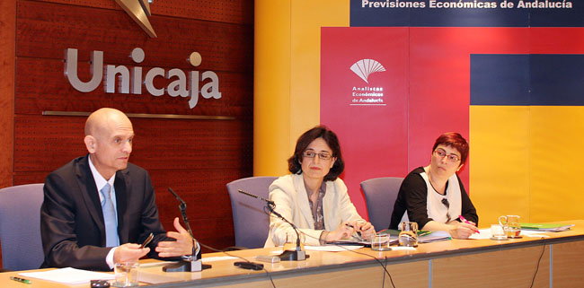 analistas-economicos-andalucia-260412