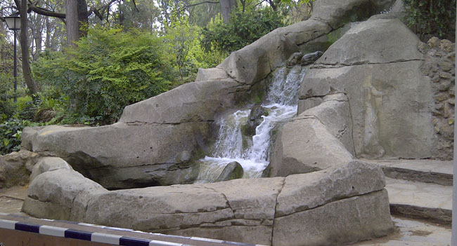 cascada-monte-gurugu-parque-maria-luisa-010412