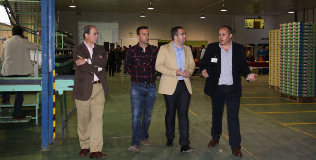 El alcalde ha visitado esta mañana las instalaciones de Frupal/SA