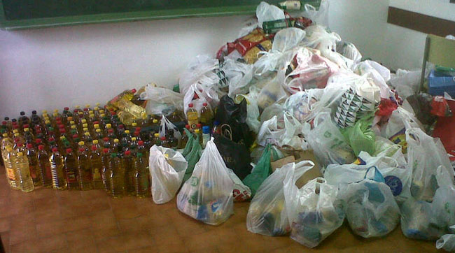 alimentos-feria-carmona-caritas-210512