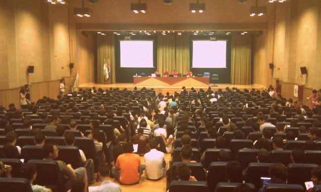 La Escuela Técnica Superior de Informática durante la Asamblea celebrada ayer / Twitter