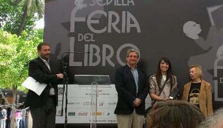 entrega-premio-feria-libro-sevilla-biblio-alcala-200512